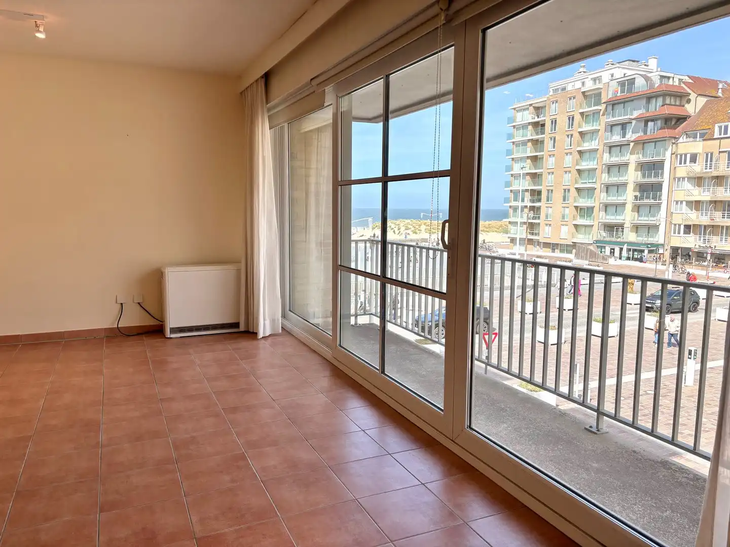 Ongemeubeld appartement met 2 slaapkamers te huur in Nieuwpoort-bad foto 2