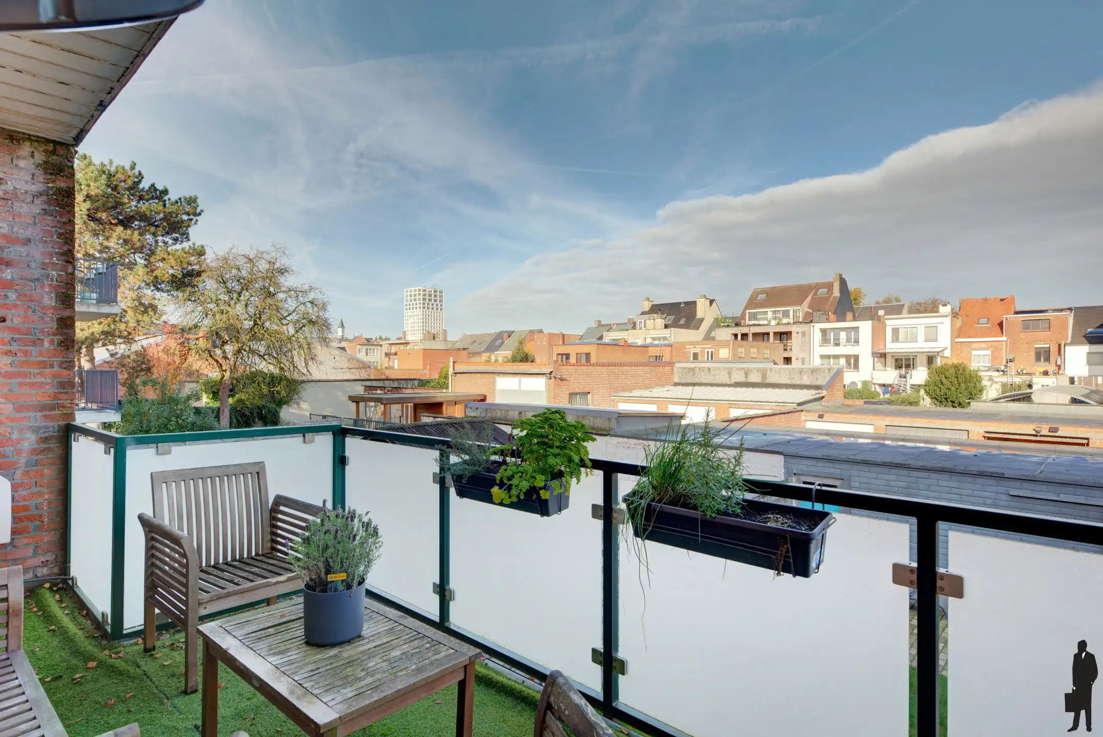 Ruim, lichtrijk appartement met 2 slpk., terras en garage foto 9