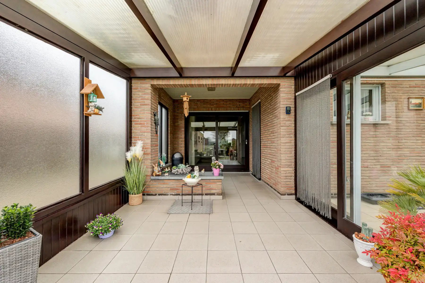 Gedeeltelijk gerenoveerde laagbouwwoning op perceel van ca. 1.516m². foto 14