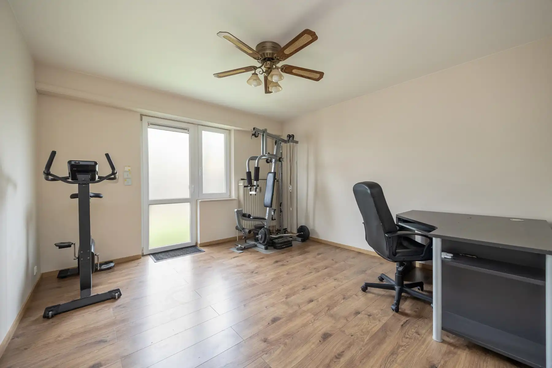 Gerenoveerd app met 2slk en garage foto 17