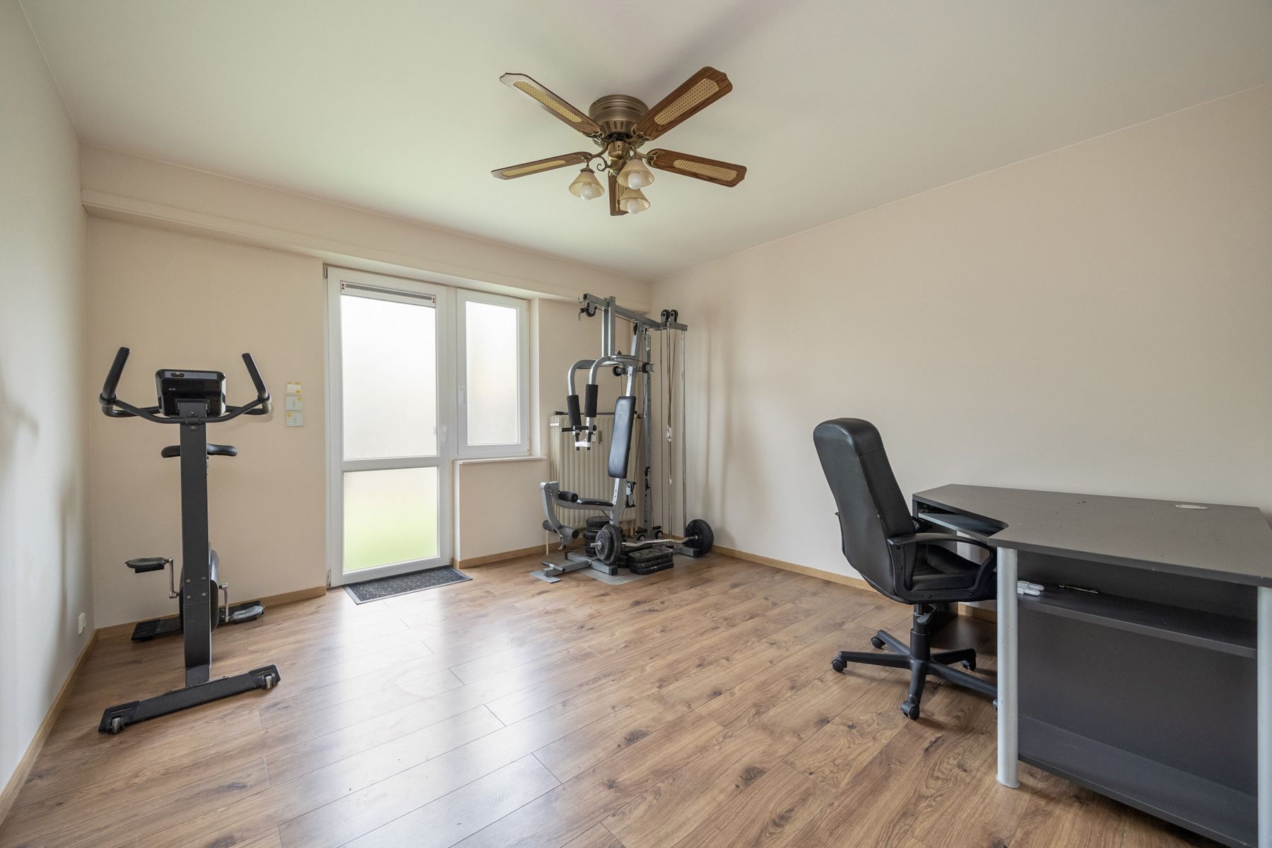 Gerenoveerd app met 2slk en garage foto 17