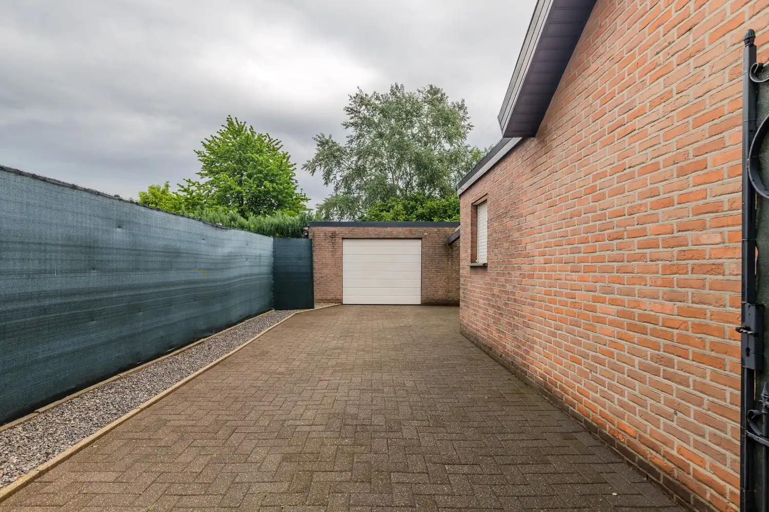 Charmante woning met drie slaapkamers, veranda en losstaande garage in Gellik (Lanaken) foto 30