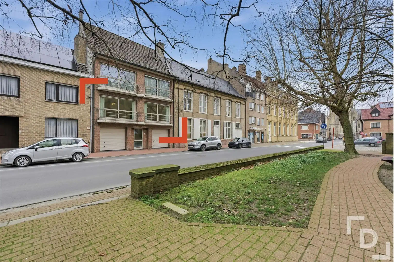 Appartement met 2 slaapkamers en garage te koop in centrum Poperinge. foto 3