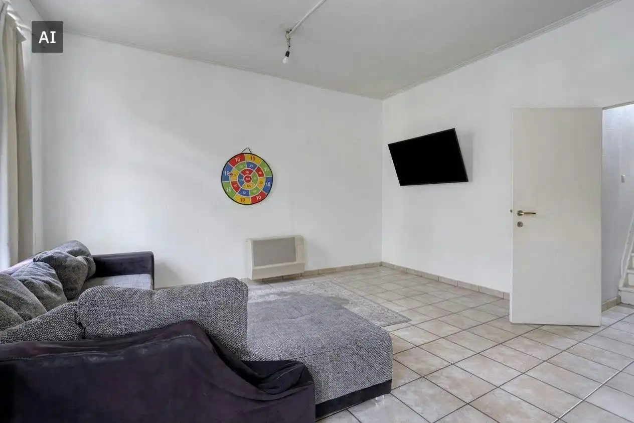 Veel ruimte, veel mogelijkheden: huis te koop in Izegem foto 4