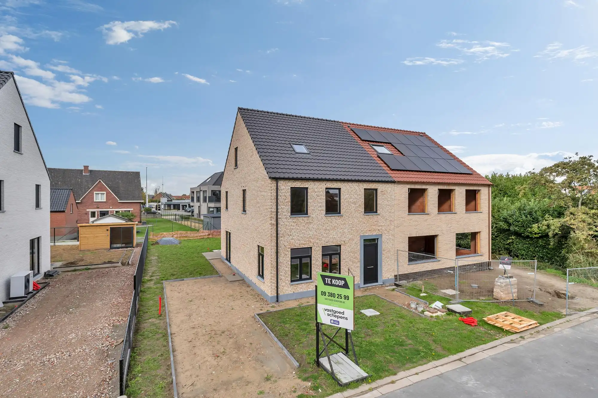 Ruime halfopen nieuwbouw, water- en winddicht foto {{pictureIndex}}