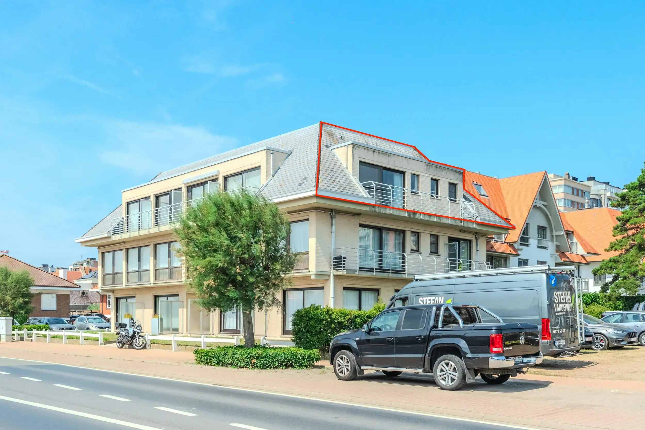 Prachtig gerenoveerd appartement met terras en 2 slaapkamers foto 3