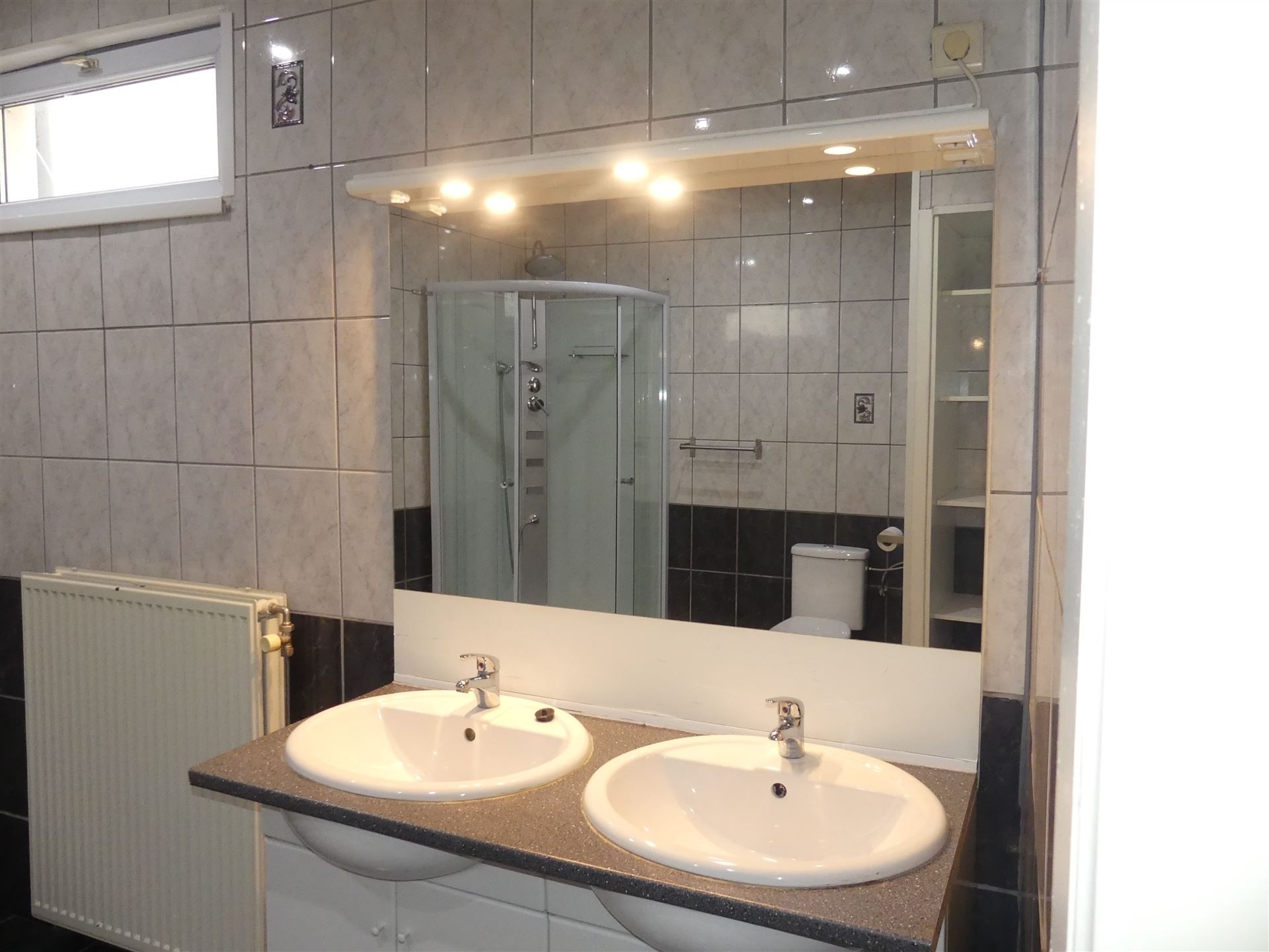 Opbrengstwoning bestaande uit 2 appartementen! foto 7