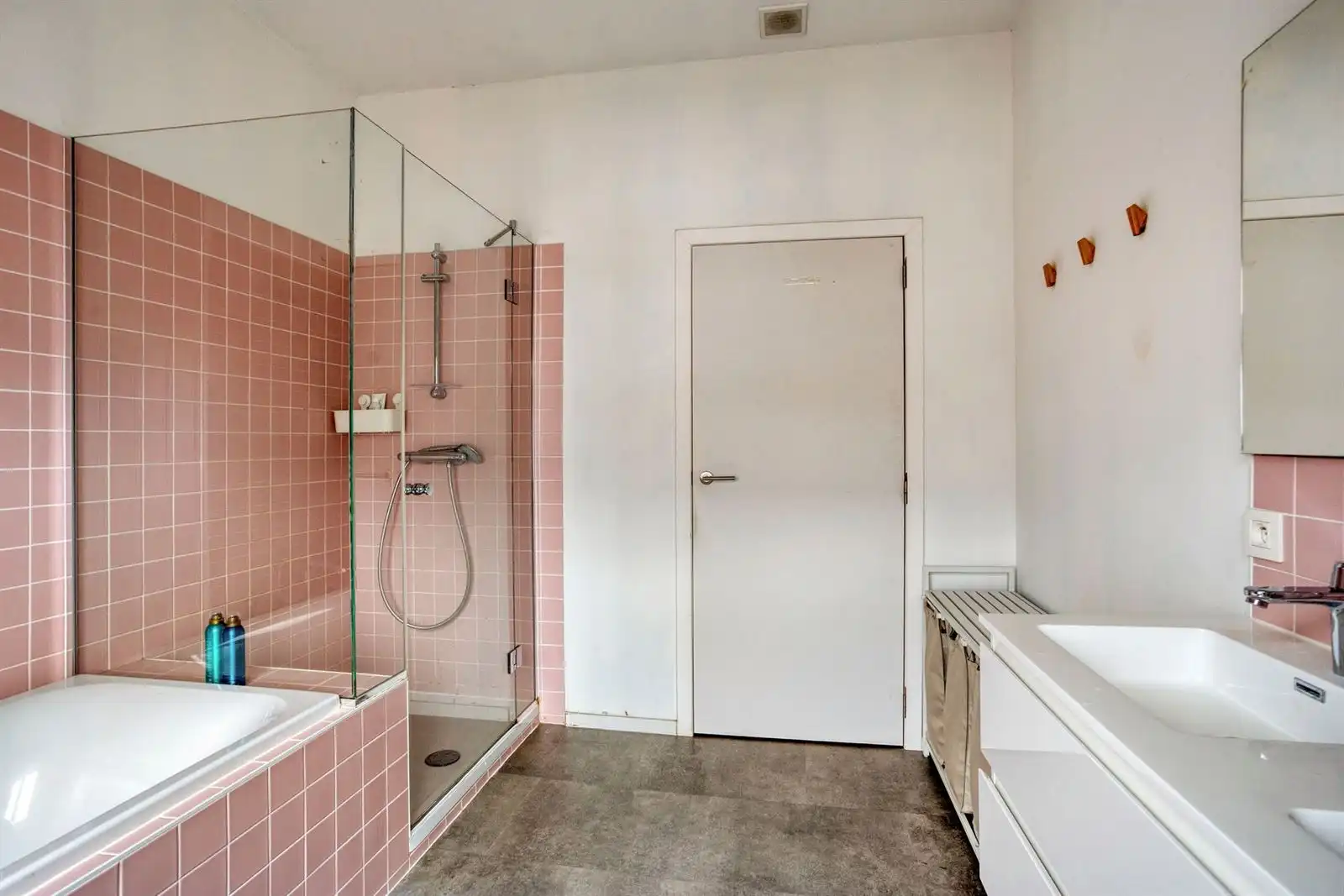 Instapklare en gerenoveerde woning met 3 slaapkamers, bureau en gezellige tuin in Halle foto 17