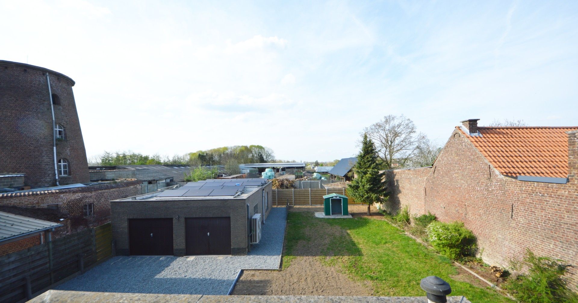 GERENOVEERDE WONING DUBBELE GARAGE EN TUIN foto 29
