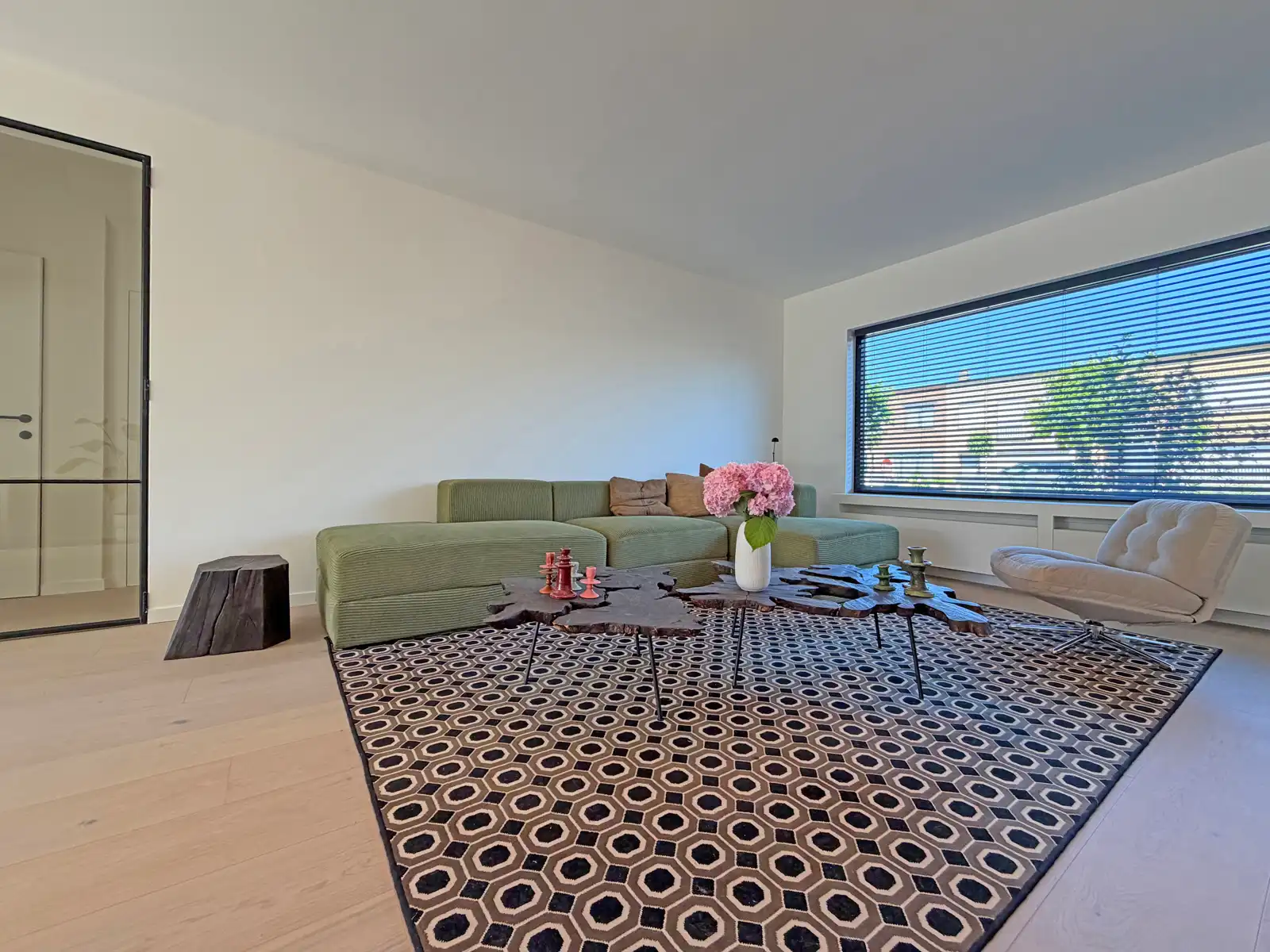 Stijlvol gerenoveerde woning met 4 slaapkamers foto 5