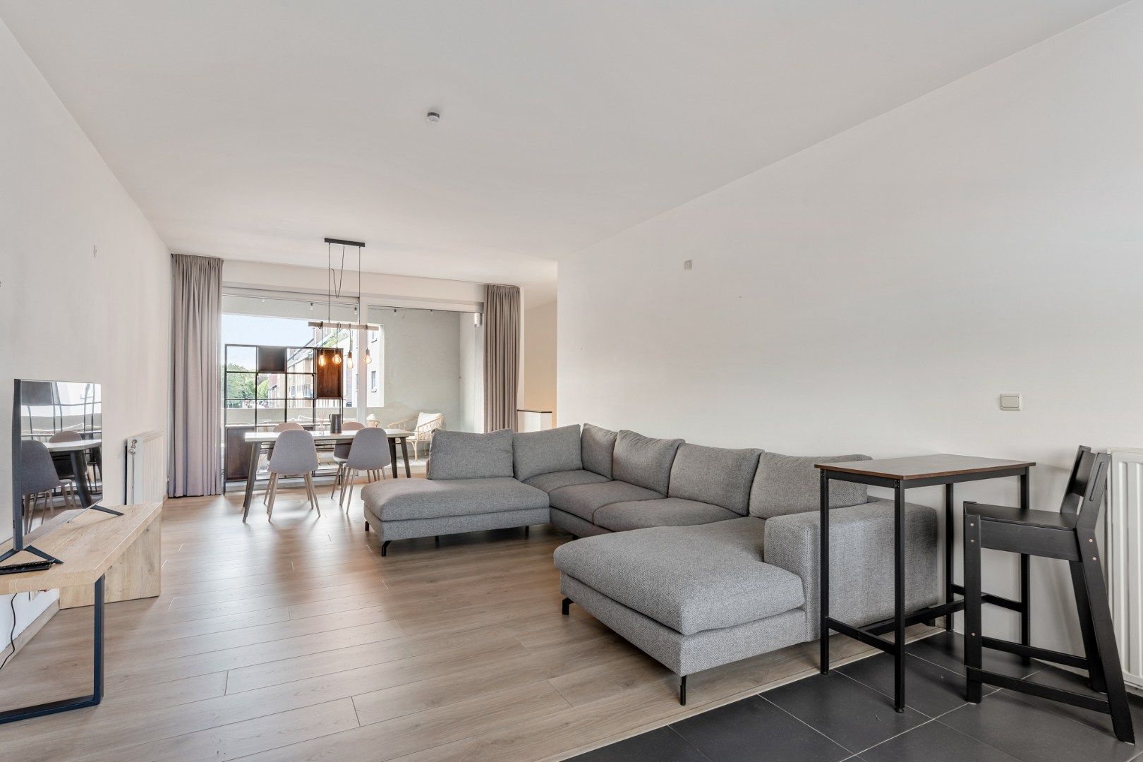 App., 119 m², 2 slpk, terras, autostaanplaats foto 3