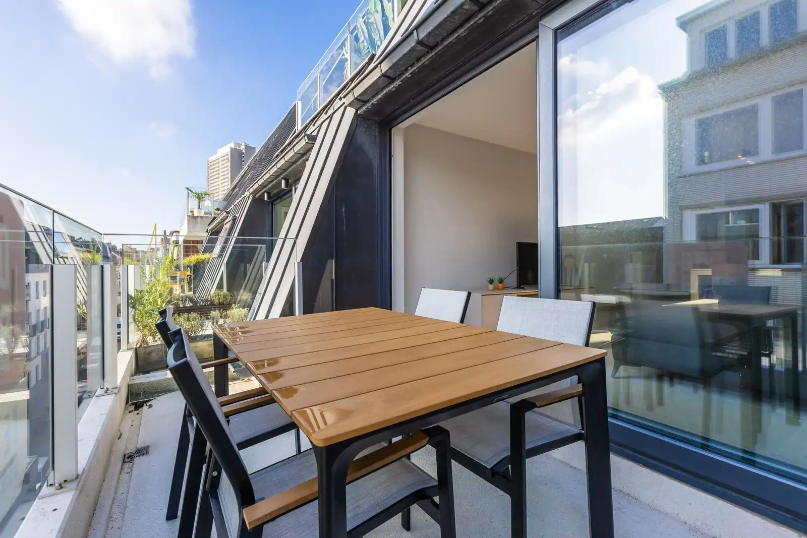 Prachtig appartement met 2 slpk en zonnig terras in jonge residentie foto 2