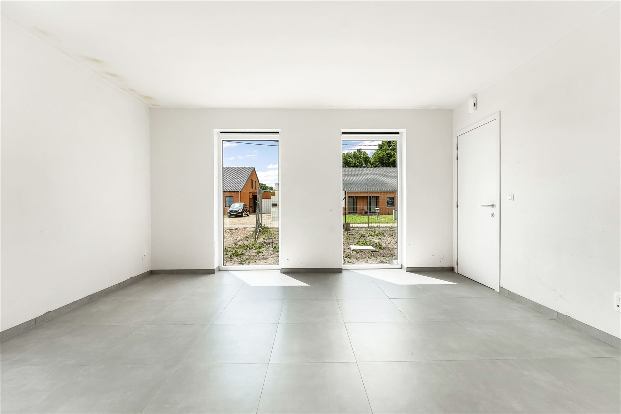 VOLLEDIG AFGEWERKTE NIEUWBOUWWONING IN DOODLOPENDE STRAAT foto 7