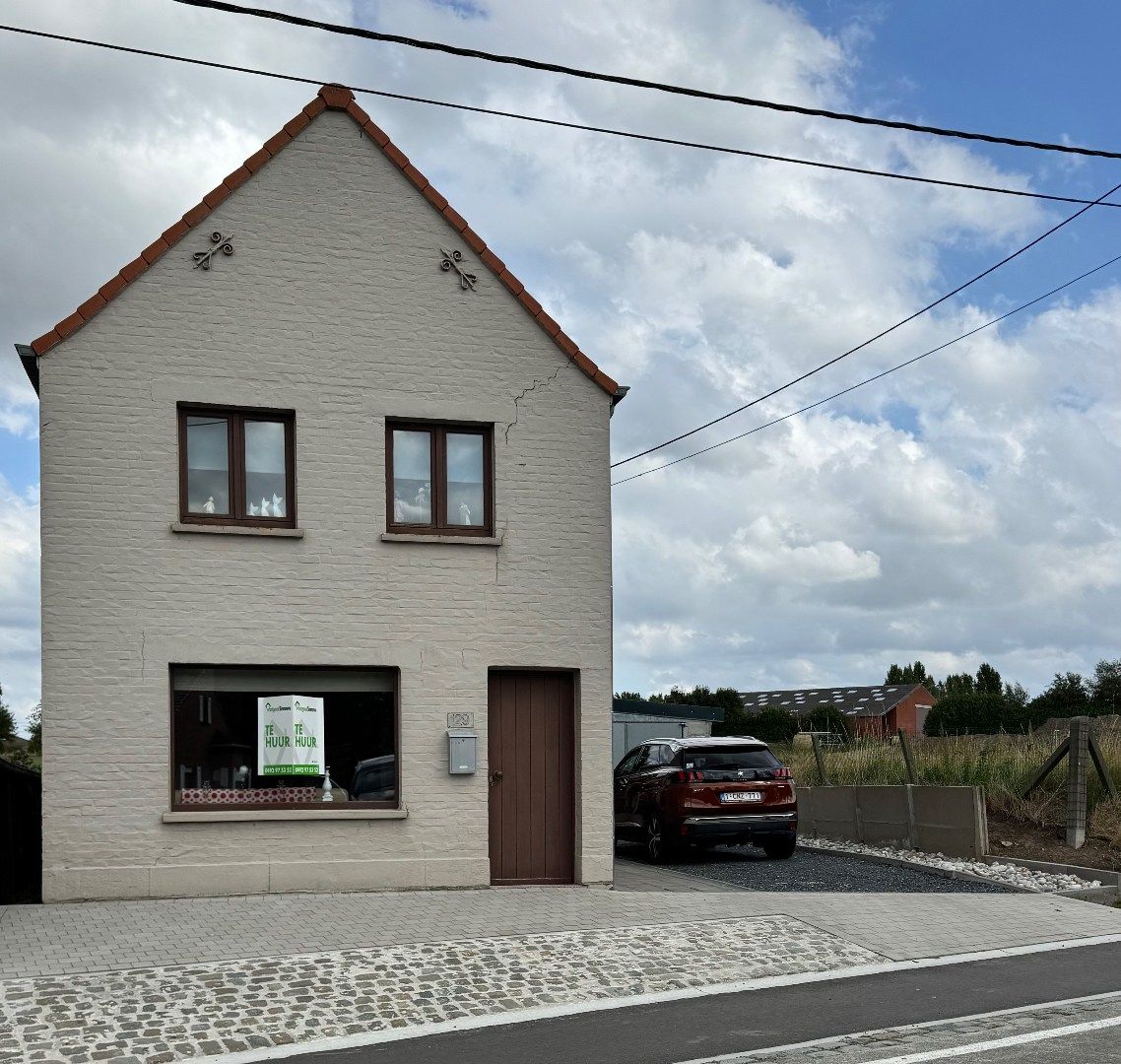 Alleenstaande woning met 2 slaapkamers  te Ichtegem  foto {{pictureIndex}}