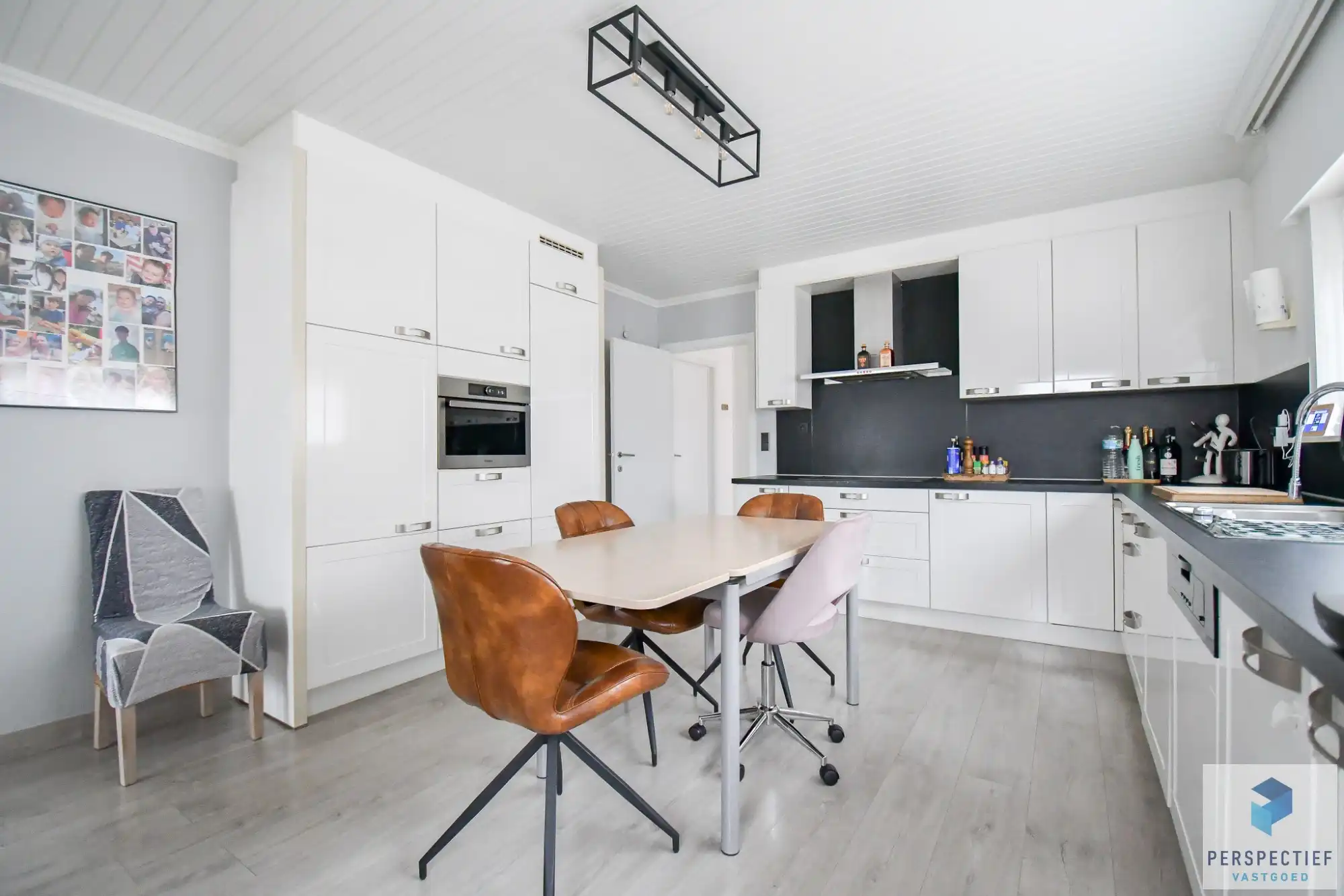 UITSTEKEND GELEGEN GELIJKVLOERSE WONING met 4 slaapkamers en tuin foto 4