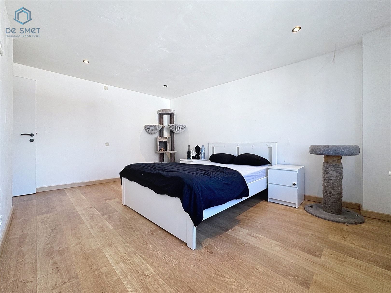 Grotendeels gerenoveerde woning met 3 slks foto 12