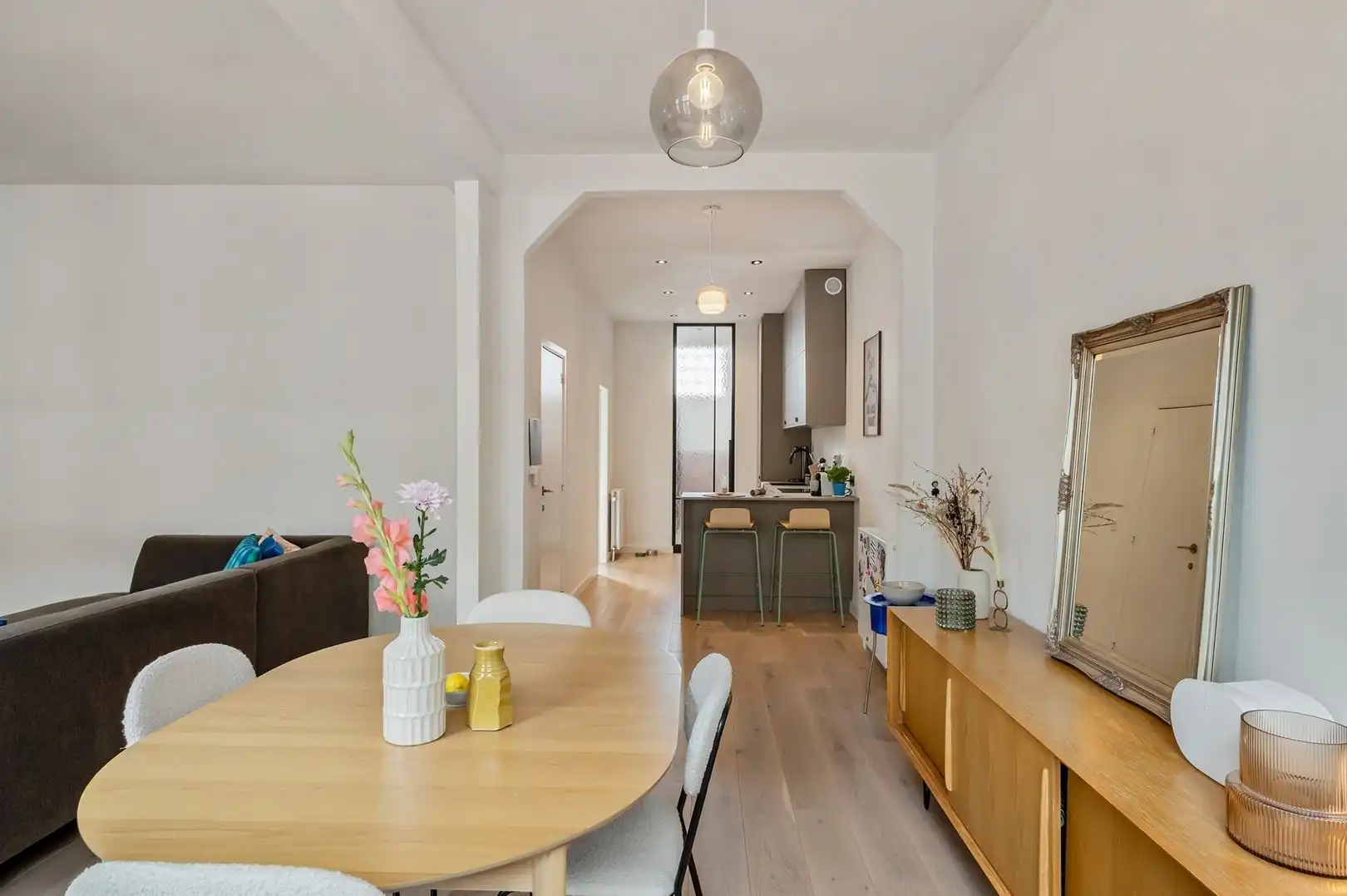 Super tof gerenoveerd appartement met balkon foto 7