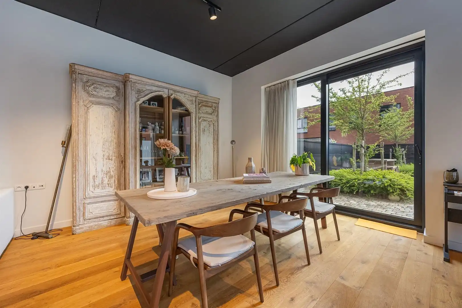 Ruime Loft met 3 kamers en tuintje foto 10