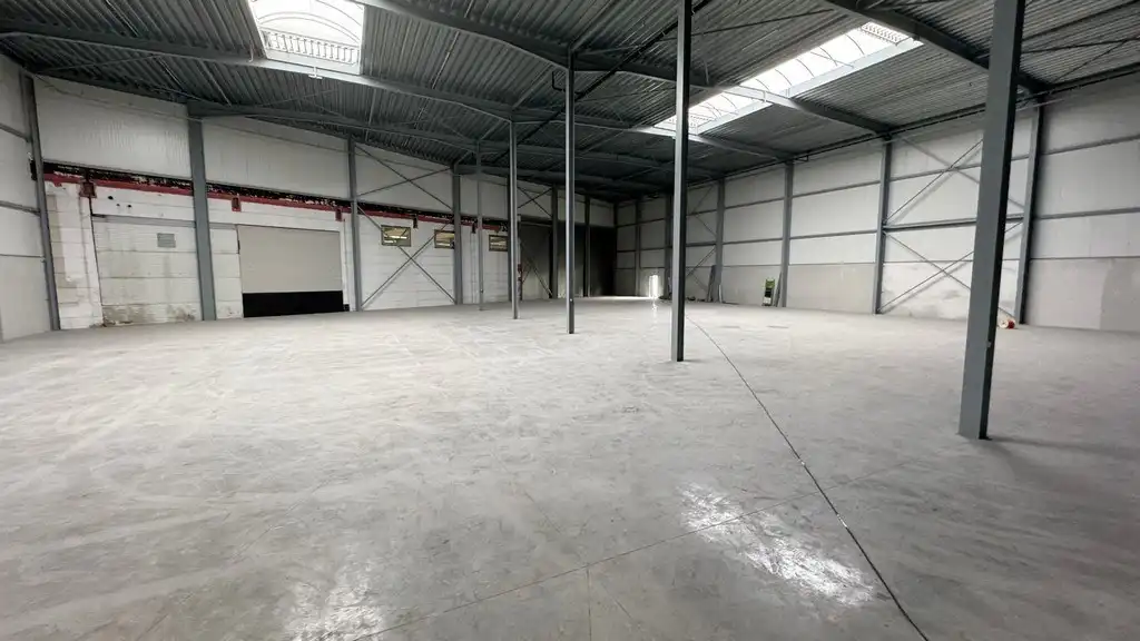 Nieuwbouw showroom met magazijn te huur aan A12 in Aartselaar foto 6