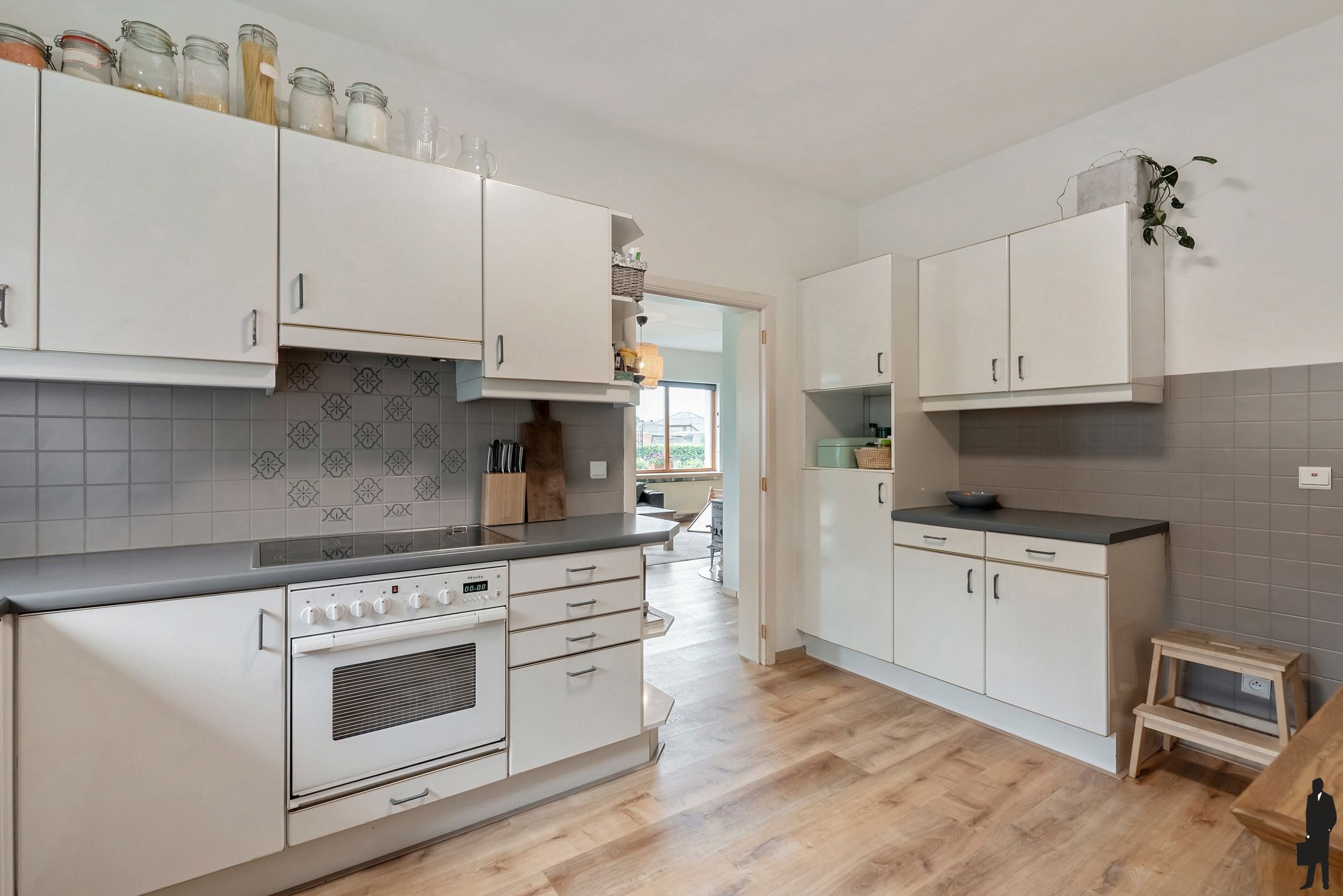 Woning met 4 slks en grote schuur op perceel van ca. 1026m² foto 10