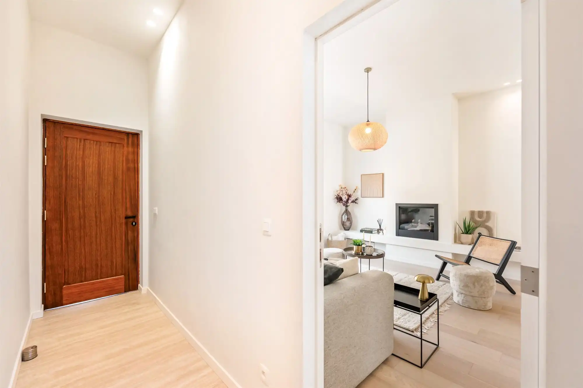 Gerenoveerde woning met 4 slk en grote tuin! foto 2