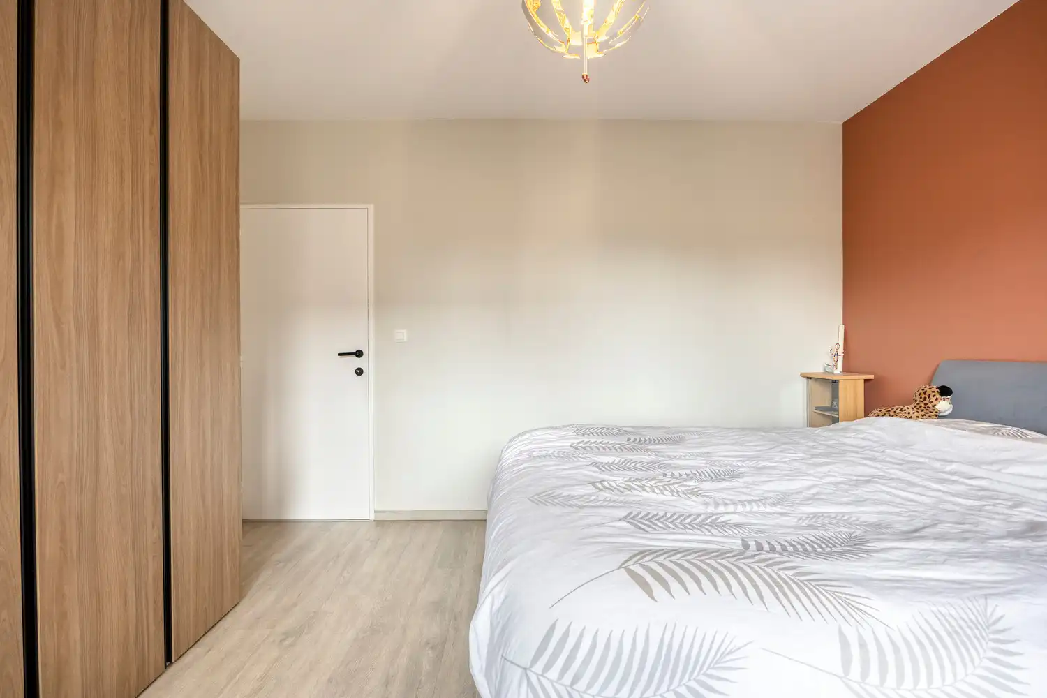 Lichtrijk en ruim 3 slaapkamer appartement met garage! foto 14