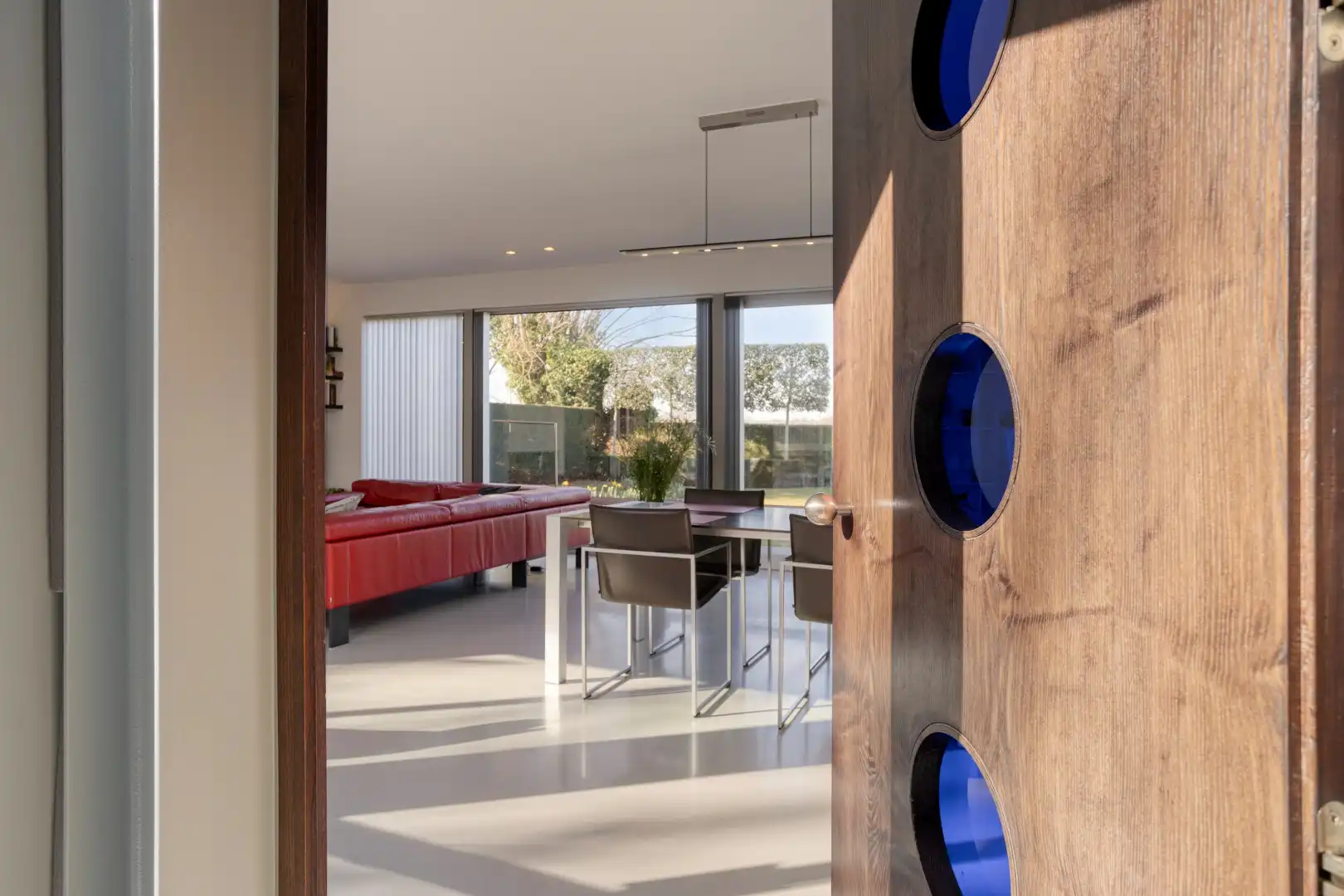 Gelijkvloerse architectenwoning met uitzonderlijke lichtinval op 742 m² foto 6