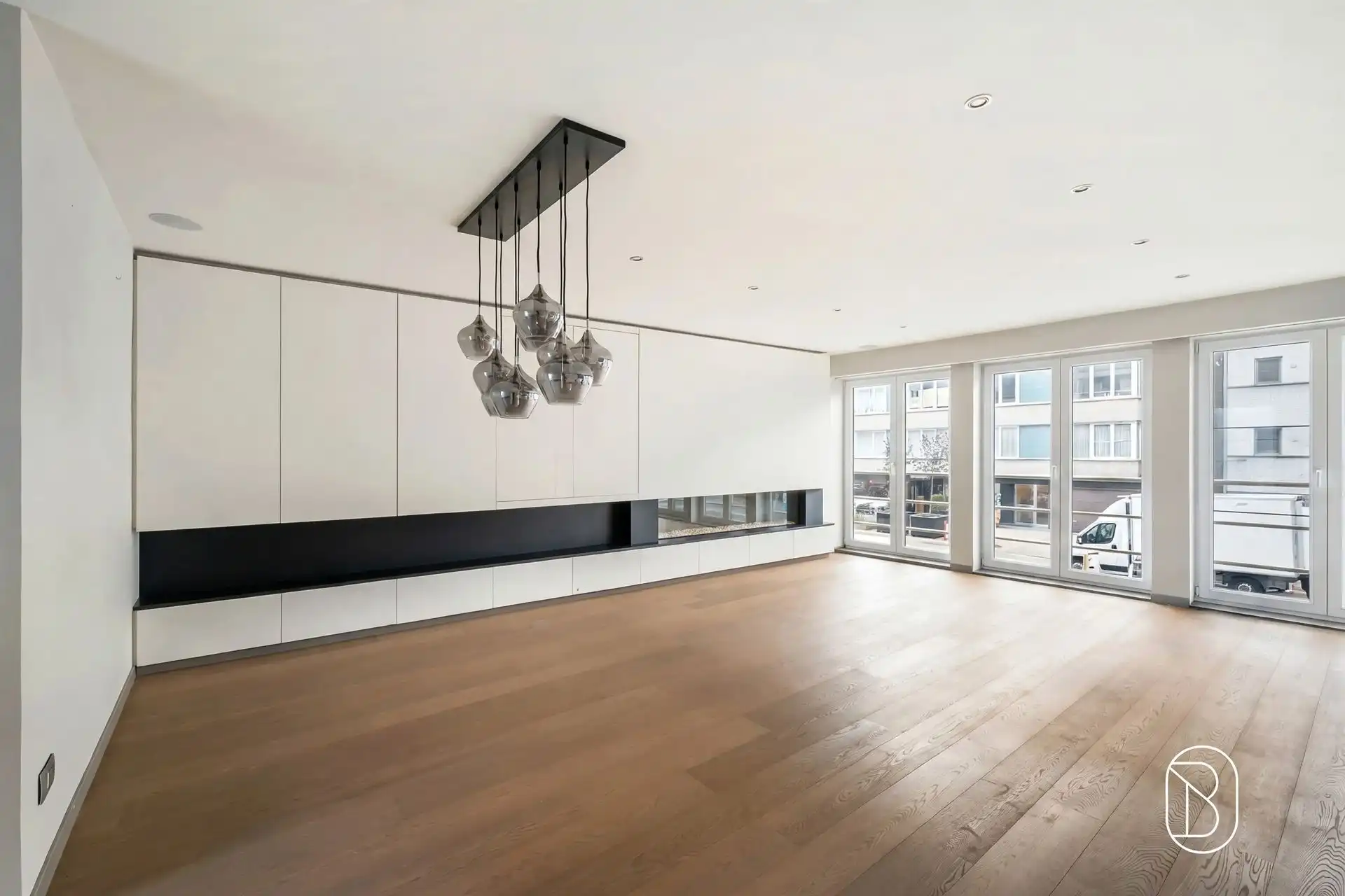 Topgelegen handelspand met kwalitatief duplex appartement foto 2
