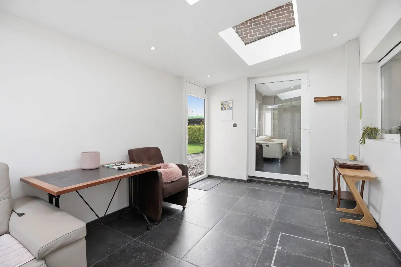 Grote halfopen woning met mogelijks 4 kamers, garage, zonnepanelen en tuin foto 14