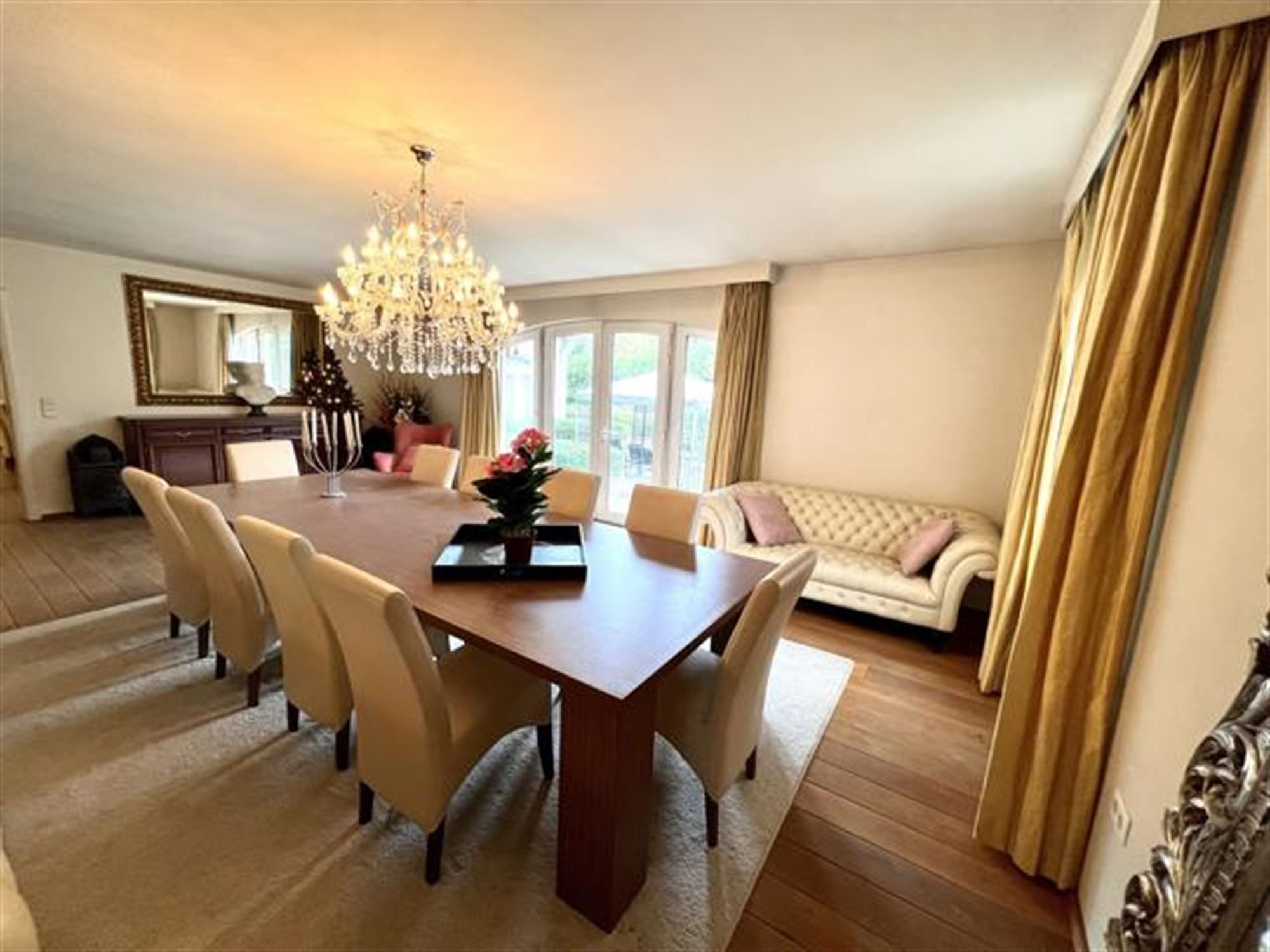 Prachtige villa met 9 slaapkamers en buitenzwembad foto 11