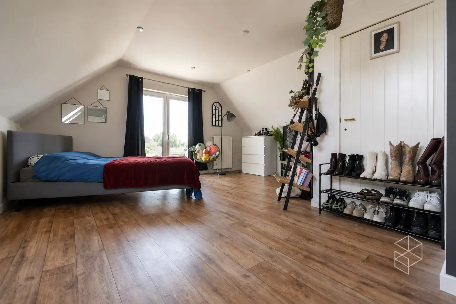 Ruime gezinswoning met 4 slpks en volwaardig polyvalent bijgebouw en grote tuin foto 17