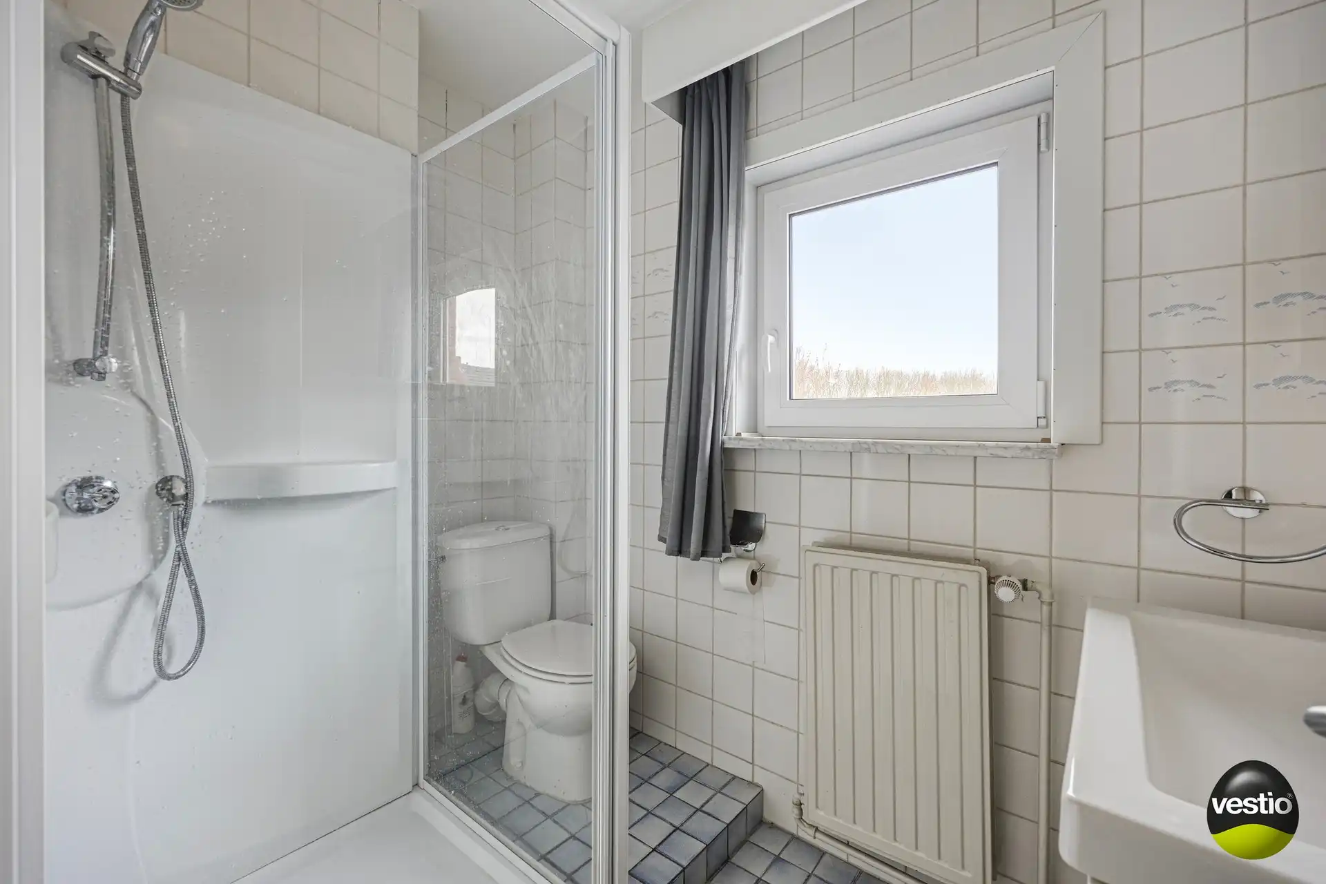 Handelshuis met absolute topligging en verhuurd bovenliggend appartement in hartje Alken. foto 20