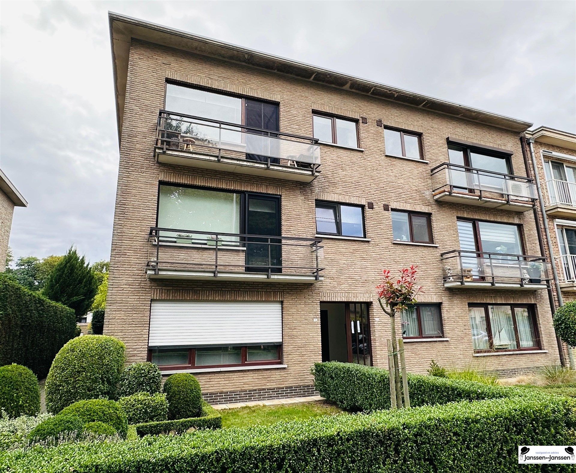 Ruim appartement met drie slaapkamers, terras en berging te Maria-Ter-Heide foto 14