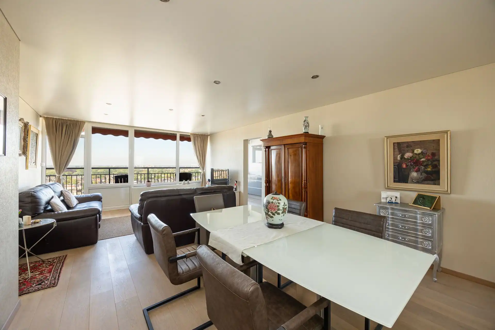 Ruim appartement met 2 terrassen in Wilrijk! foto {{pictureIndex}}