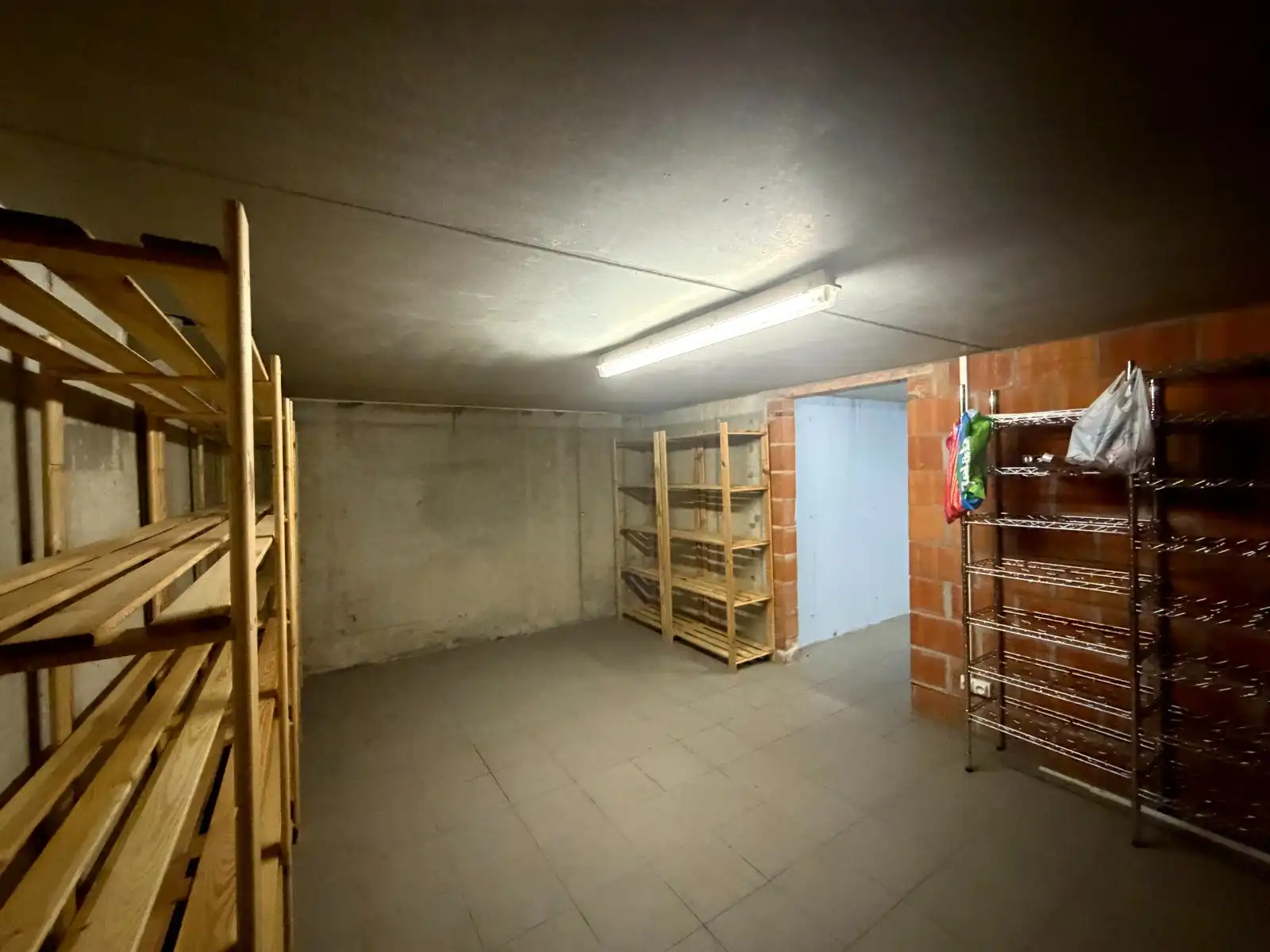 RUIME WONING MET 4 SLAAPKAMERS, 2 BADKAMERS, 2 GARAGES EN LANDELIJK UITZICHT foto 7