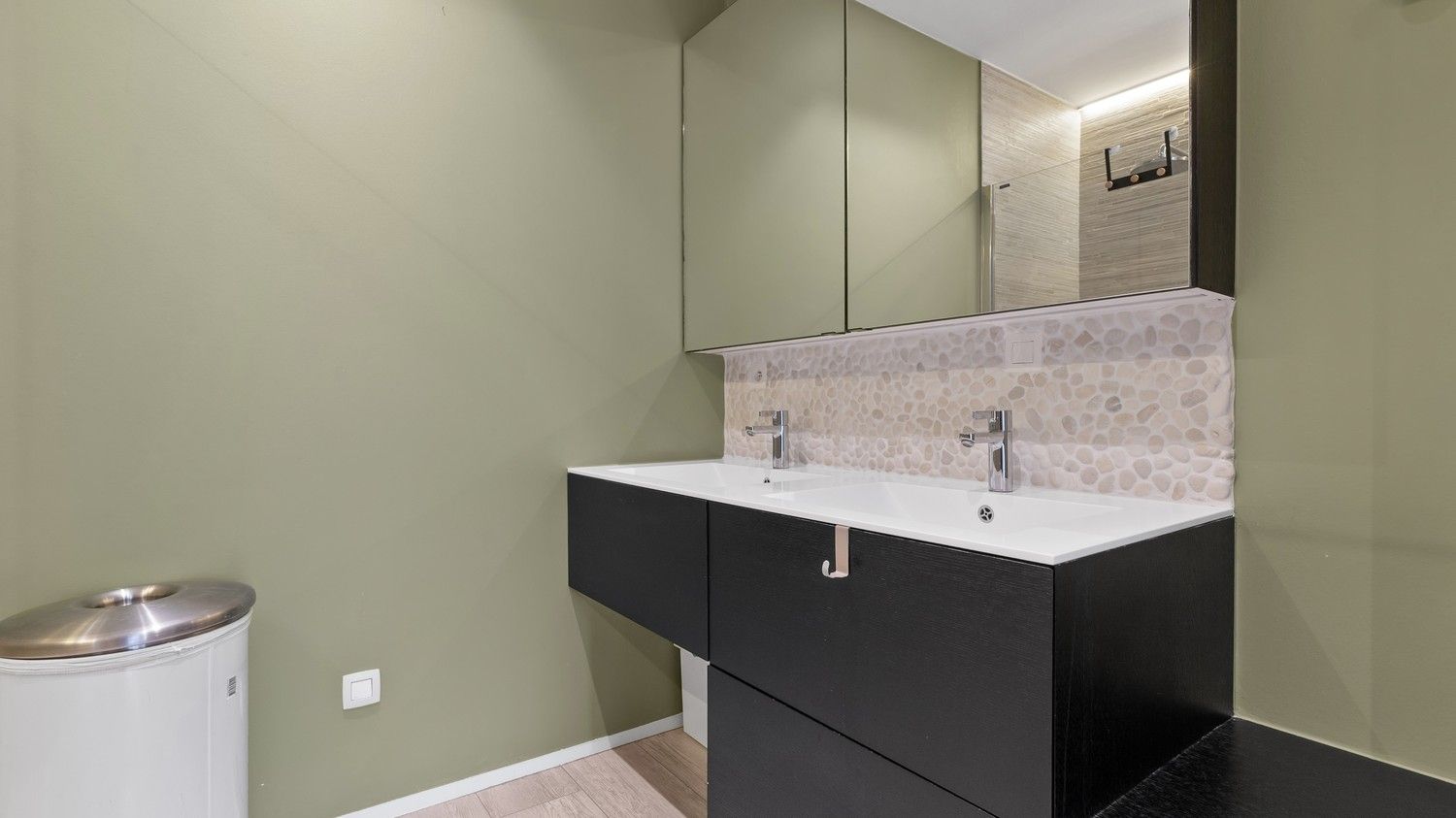 Moderne, instapklare woning met luxe afwerking en zwembad in Sint-Truiden foto 19
