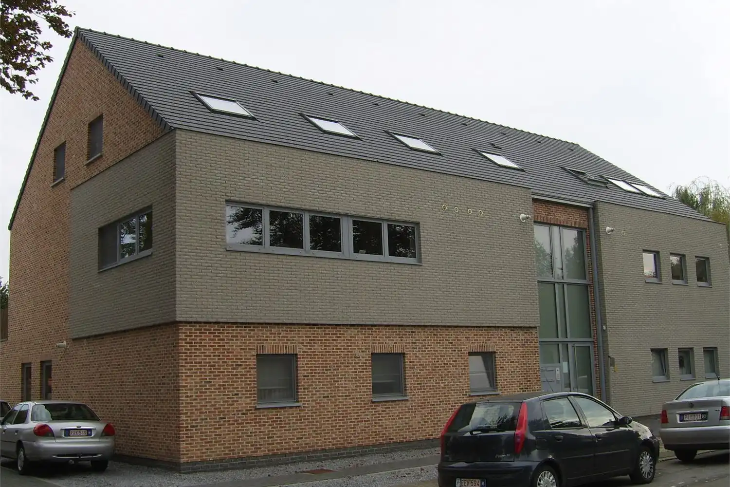 Gelijkvloers appartement met 2 slaapkamers + terras + tuin foto {{pictureIndex}}