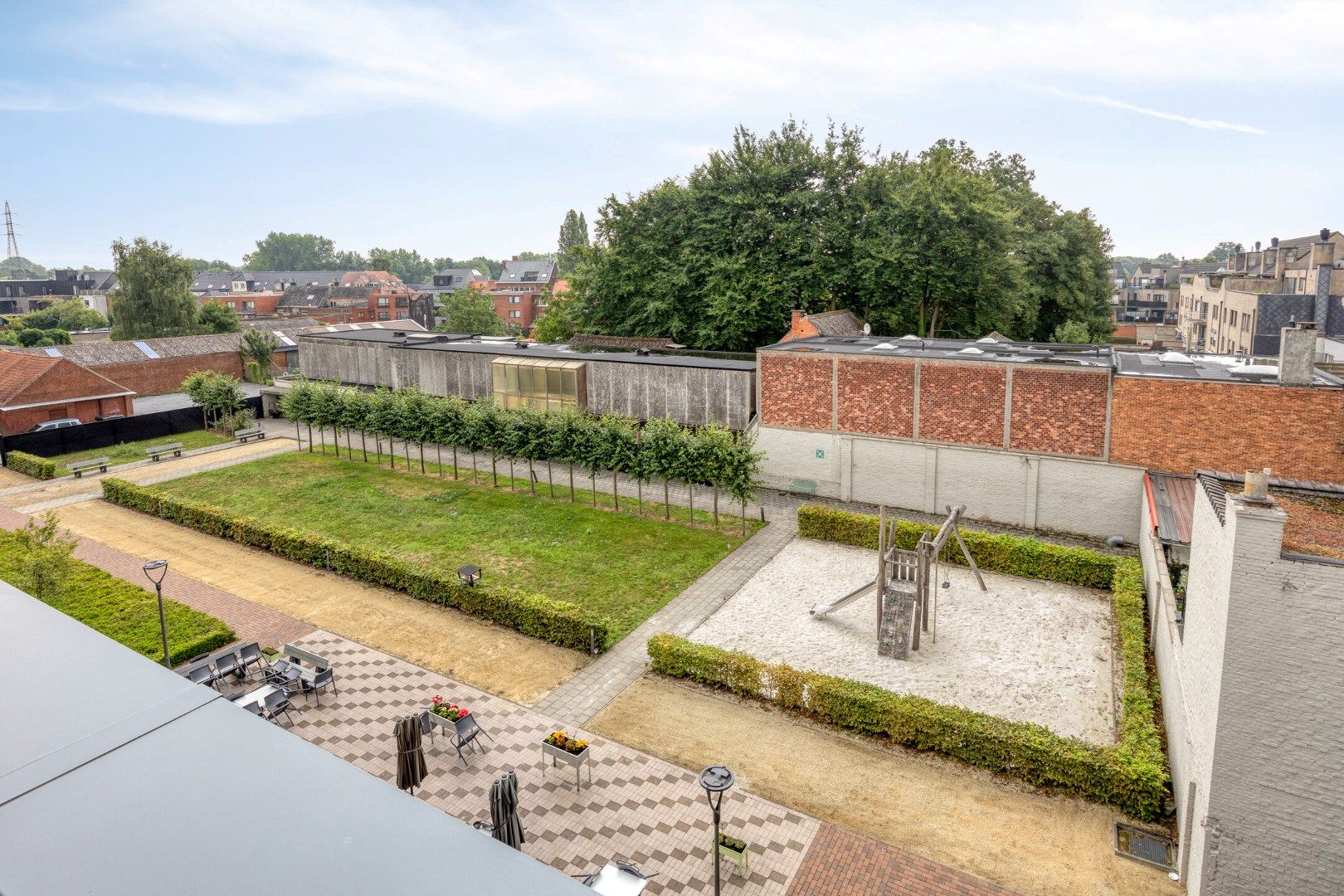 Leuke service flat met 2 SLPKS en terras in het hartje van Mol! foto 20