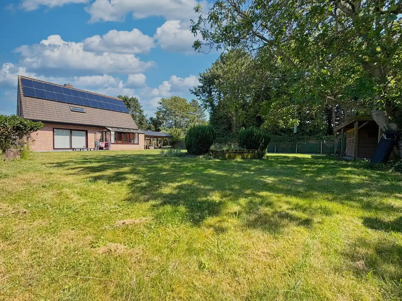 Alleenstaande woning (3 slpks) + tuin met landelijk verzicht foto {{pictureIndex}}