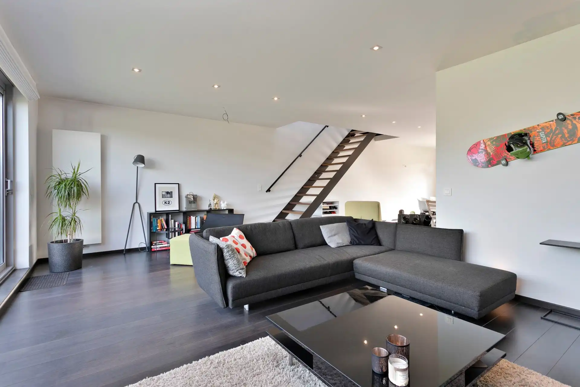 Instapklaar duplex penthouse inclusief twee parkeerplaatsen, met groen uitzicht in het centrum van Ottenburg. foto 3