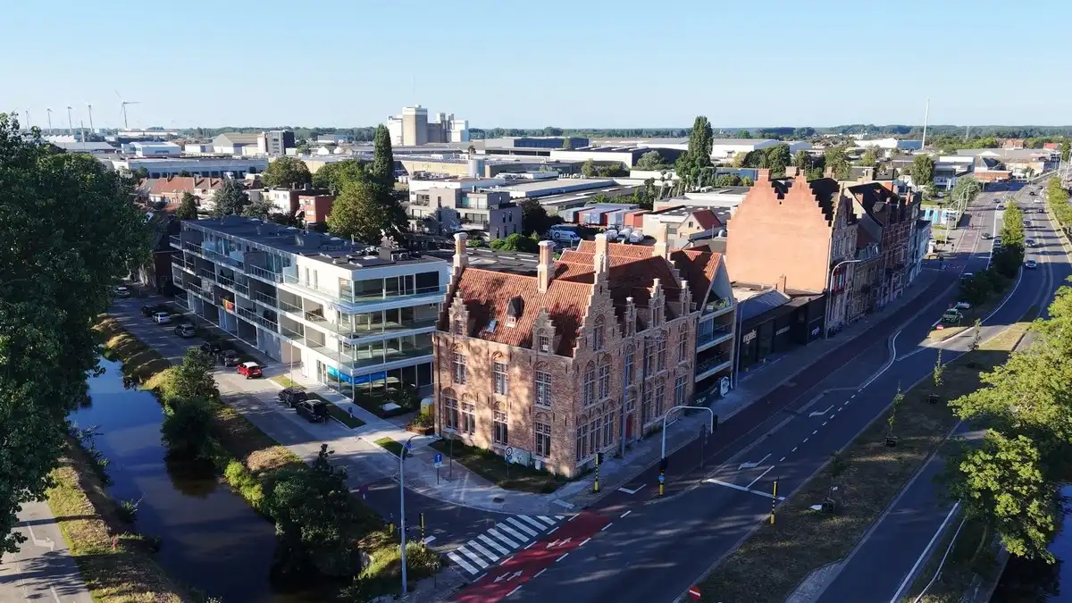 Instapklaar en hoogwaardig afgewerkt 3-slaapkamerappartement in Brugge. foto 3