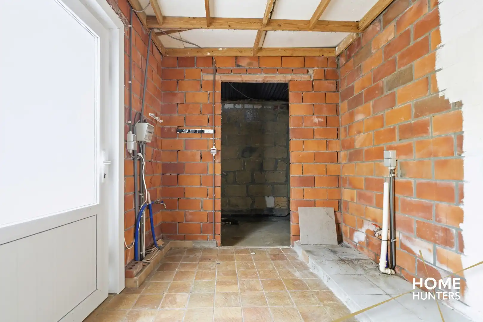 Karaktervolle renovatiekans op topligging in Ieper – 4 slaapkamers, ruime tuin en garage met achteruitgang foto 21