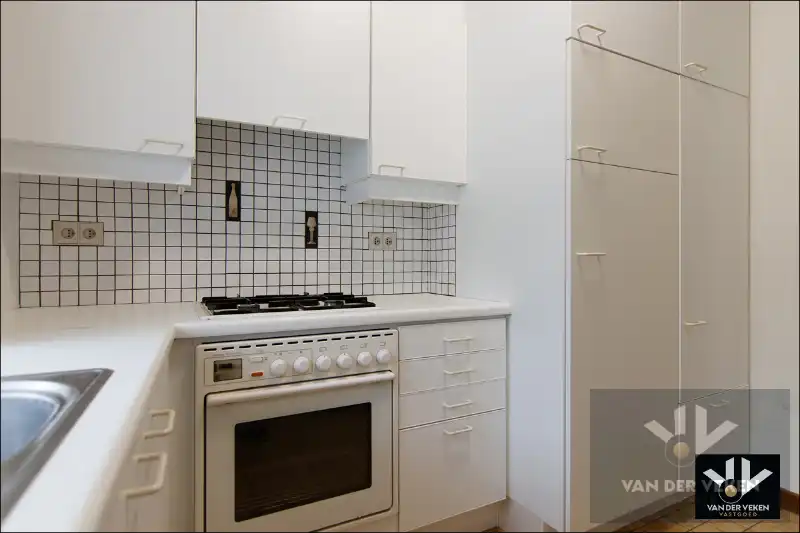 Op te frissen, lichtrijk appartement op toplocatie in bruisend Hasselt foto 7