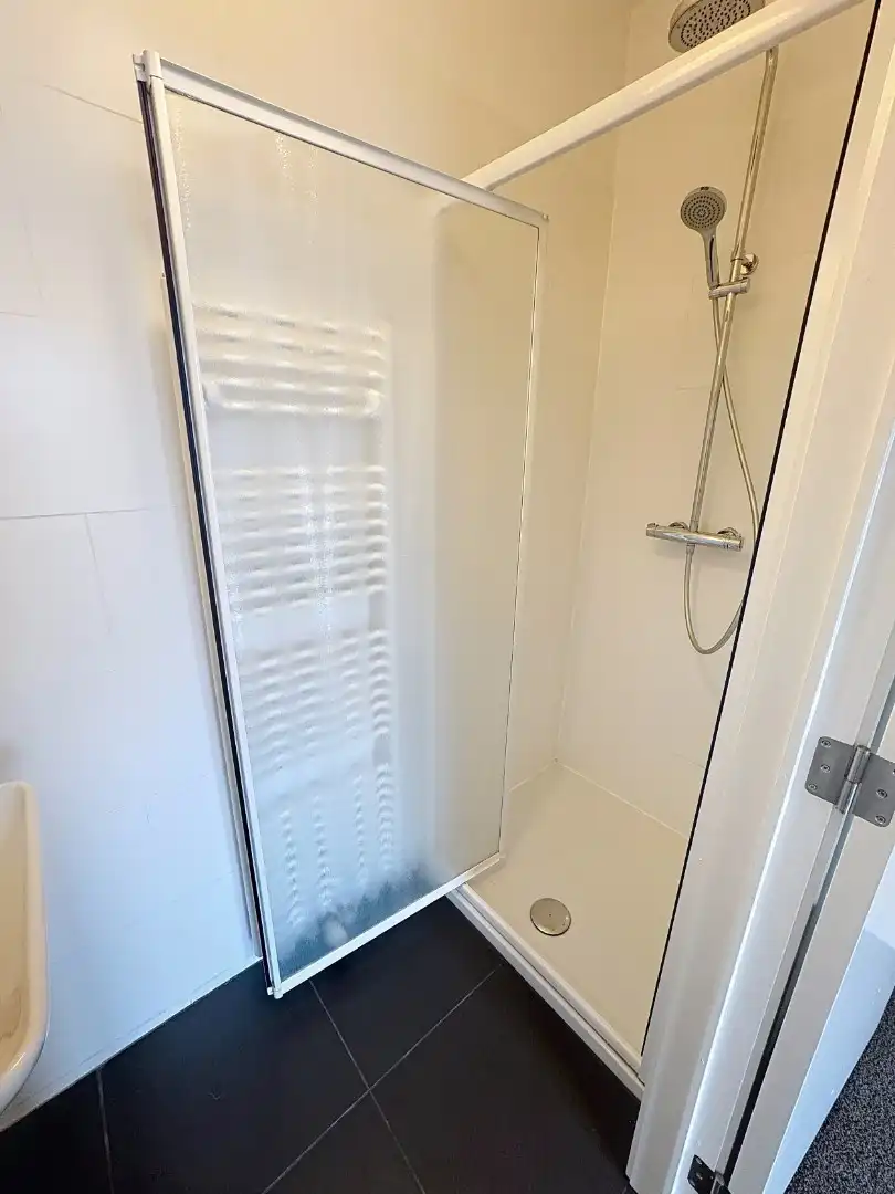 Ruim en lichtrijk appartement met 3 slaapkamers foto 9