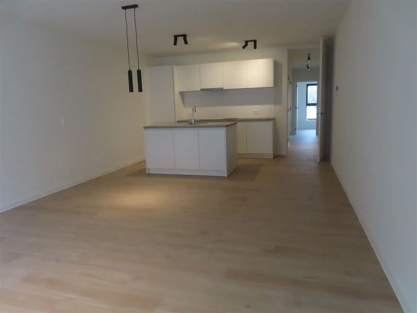 Prachtig nieuwbouwappartement met 2slpk, 2 badk, terras & P foto 2