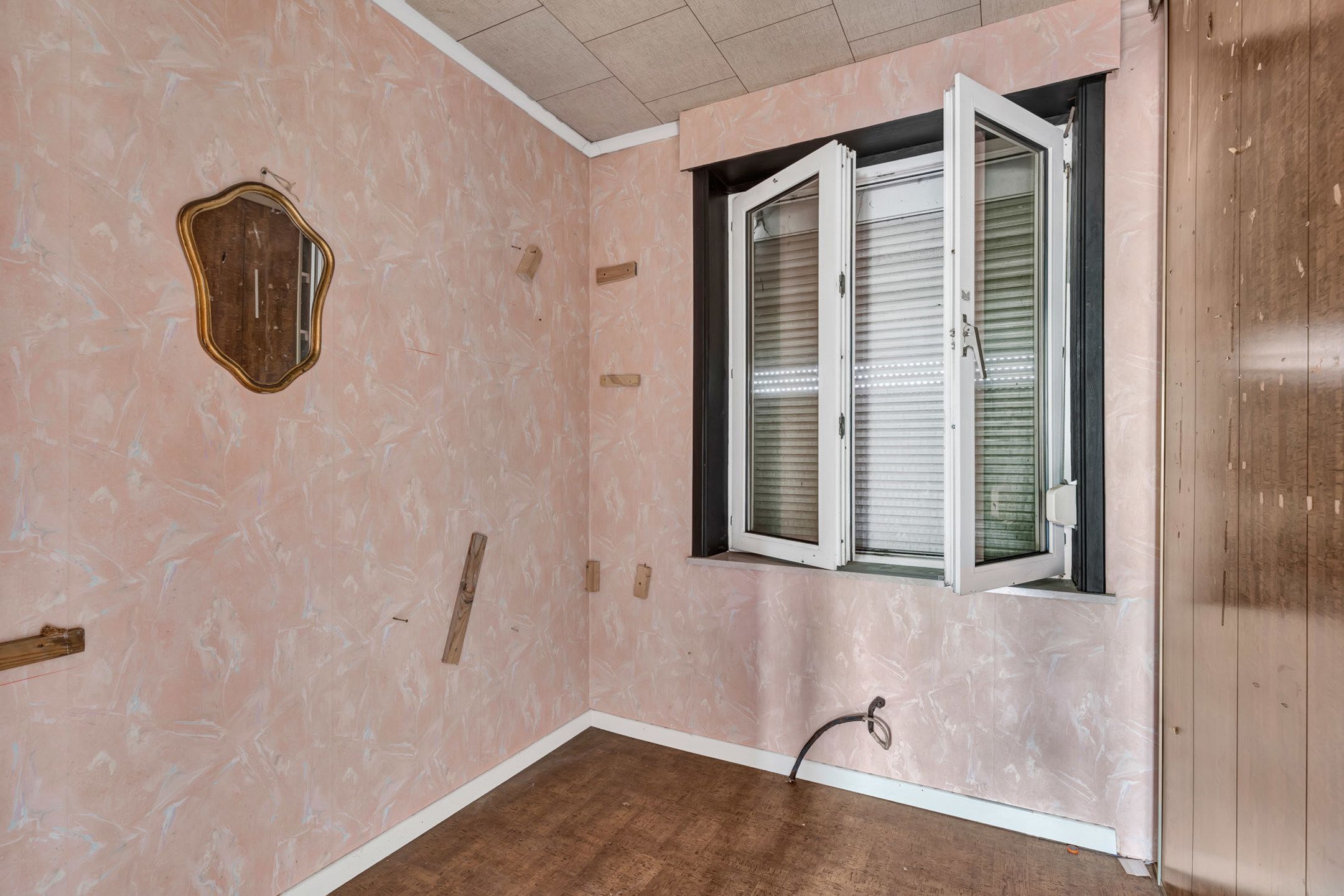 Renovatiewoning met vernieuwd dak en ramen in Lochristi foto 16