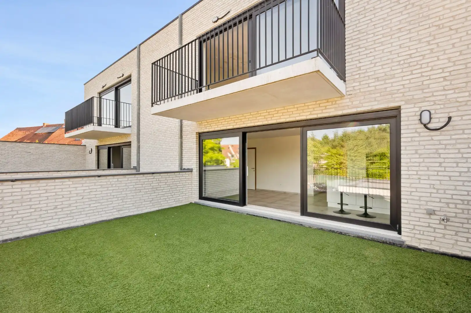 NIEUWBOUWCOMPLEX MET 5 APPARTEMENTEN TE KOOP ONDER REGISTRATIERECHTEN foto {{pictureIndex}}