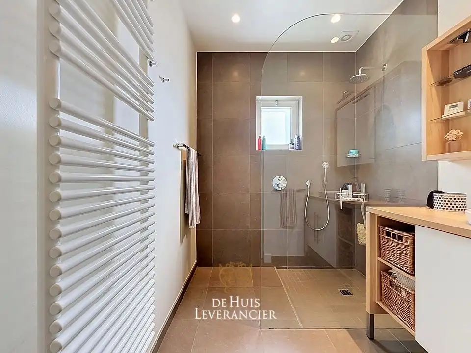 Kom levenslang genieten aan zee in deze instapklare gelijkvloerse villa op uitzonderlijke toplocatie in Oostduinkerke! foto 21