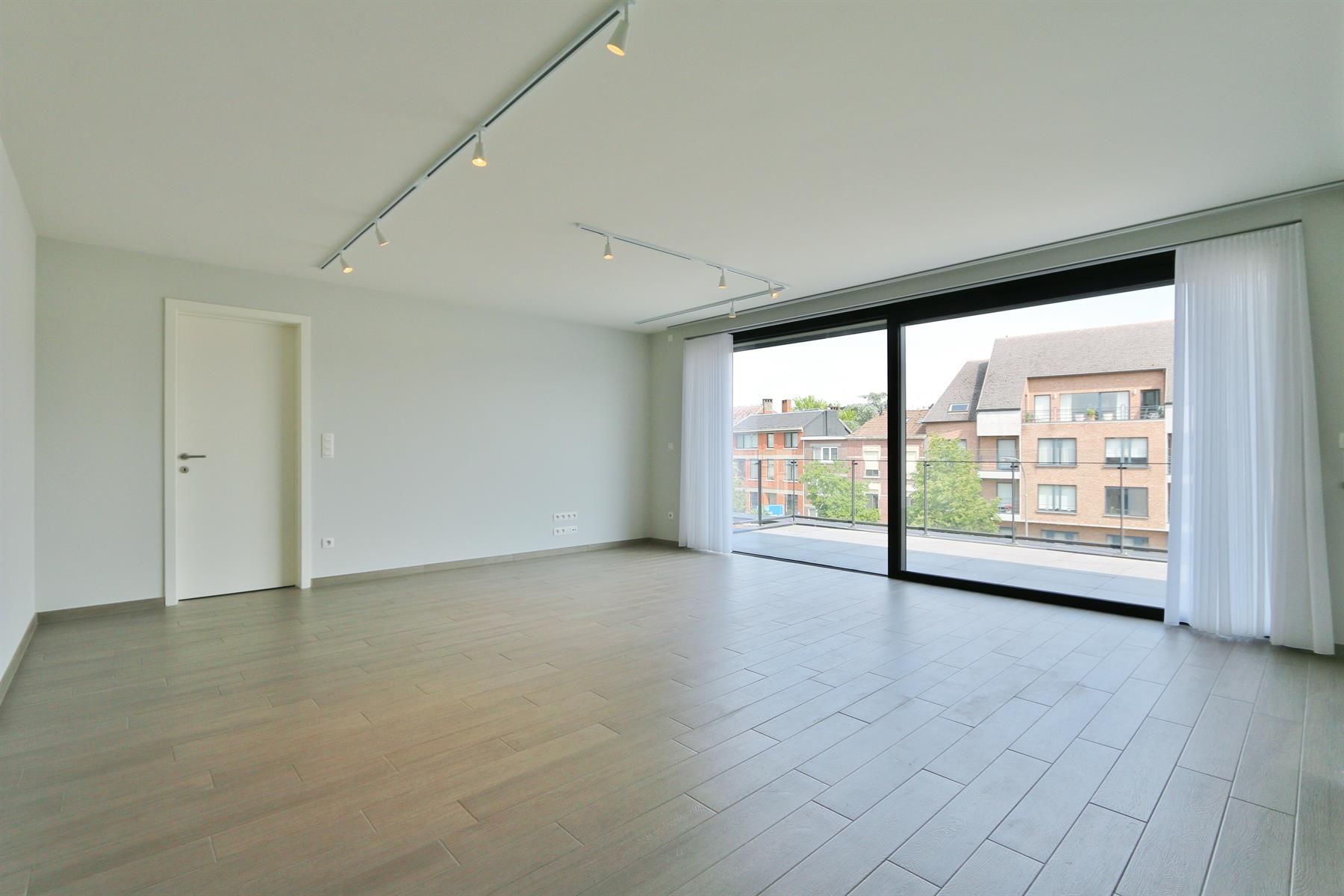 APP - 2 SLK - PRACHTIG TERRAS - KELDER - GARAGE - LIFT foto 12