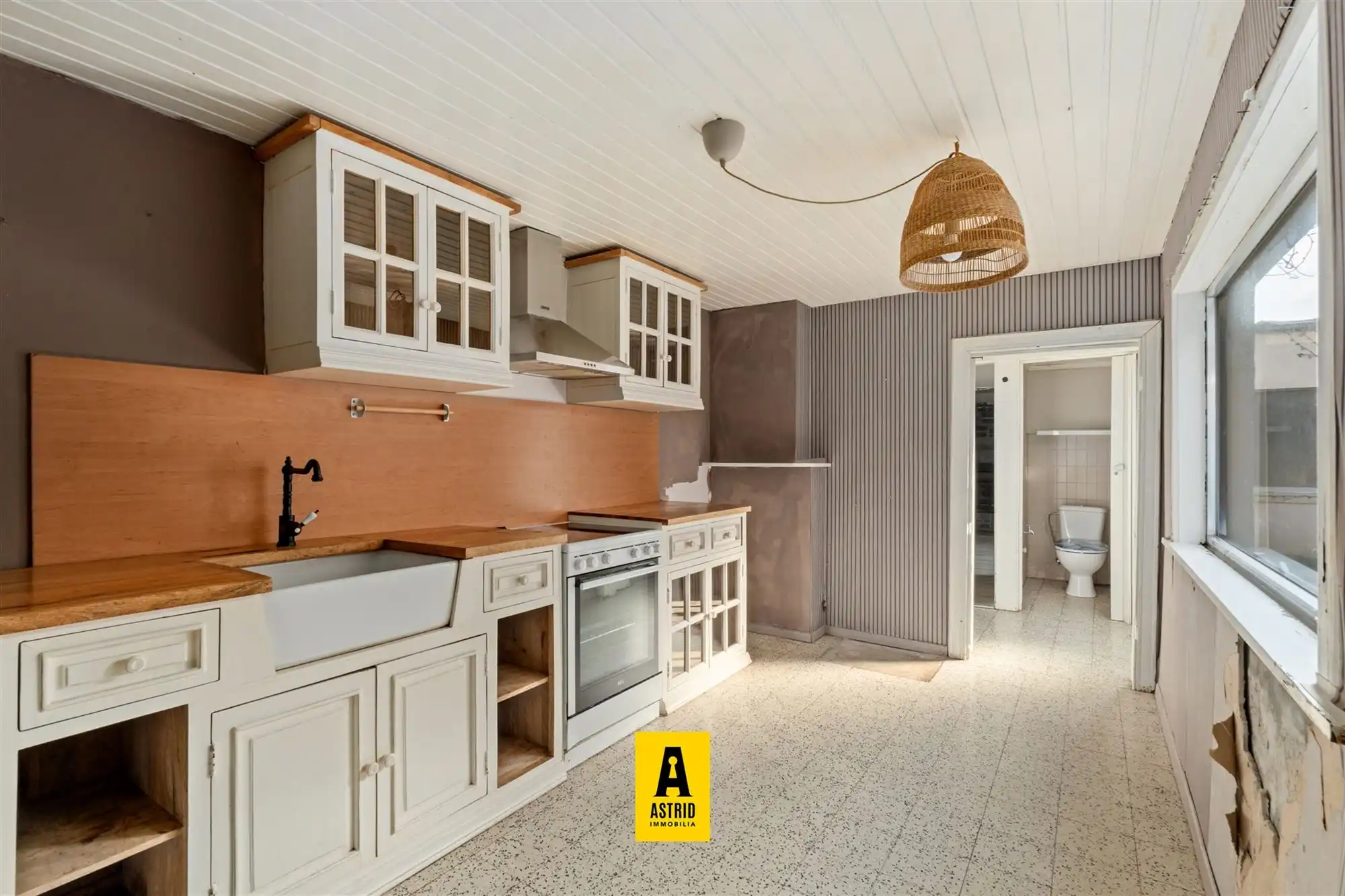 Te renoveren woning in toeristisch centrum! foto 9